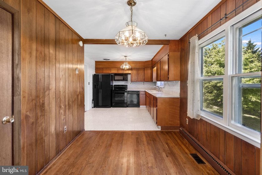Room to spread out, seasonal river views, and a convenient - photo 10