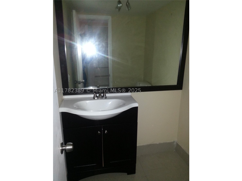 LARGE 1 BED,1.5 BATHS ON HIGH FLOOR..RENOVATED...NEW STAINLESS - photo 12