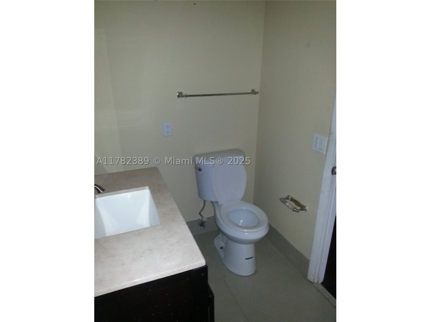 LARGE 1 BED,1.5 BATHS ON HIGH FLOOR..RENOVATED...NEW STAINLESS - photo 14