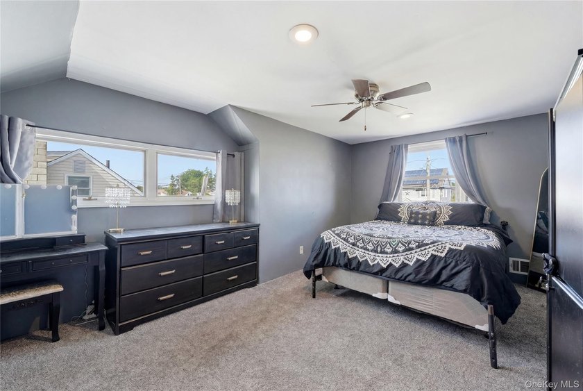 Welcome to this lovely two story Colonial in desirable - photo 15