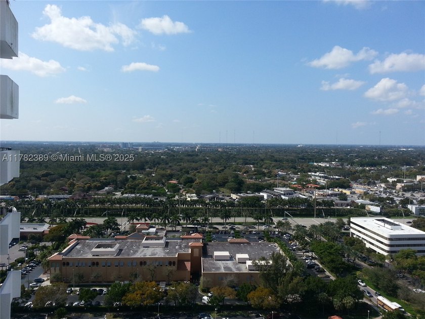 LARGE 1 BED,1.5 BATHS ON HIGH FLOOR..RENOVATED...NEW STAINLESS - photo 19