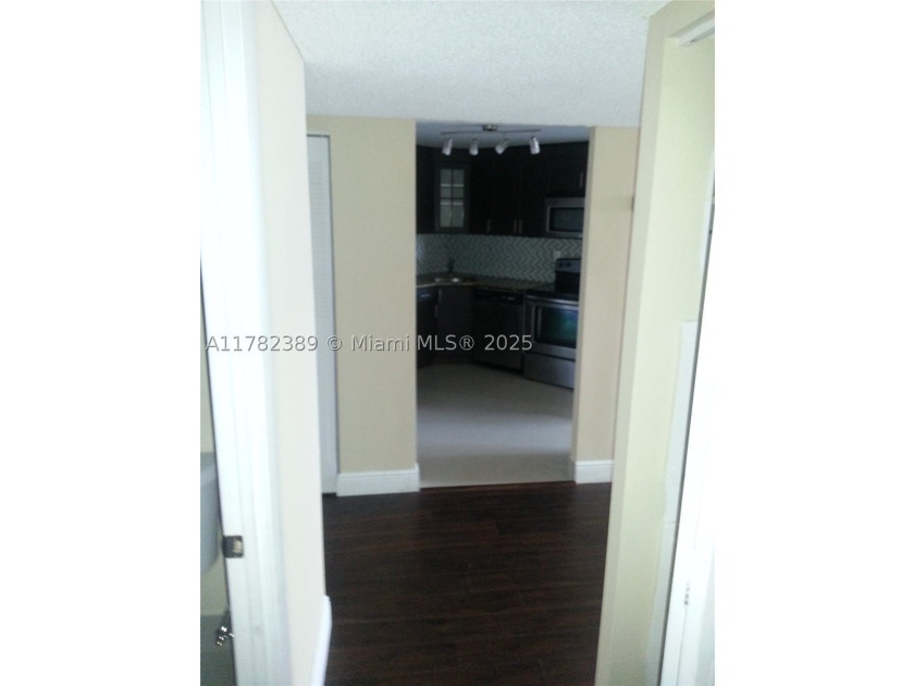 LARGE 1 BED,1.5 BATHS ON HIGH FLOOR..RENOVATED...NEW STAINLESS - photo 21