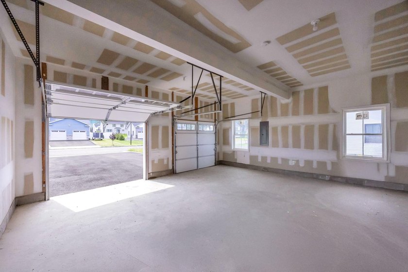 New Construction Colonial - To Be Built. 4 Bedrooms, 2.5 - photo 31