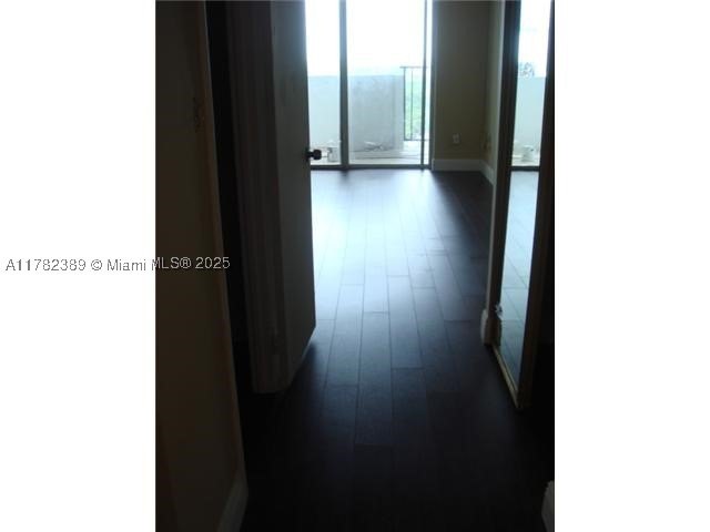 LARGE 1 BED,1.5 BATHS ON HIGH FLOOR..RENOVATED...NEW STAINLESS - photo 32