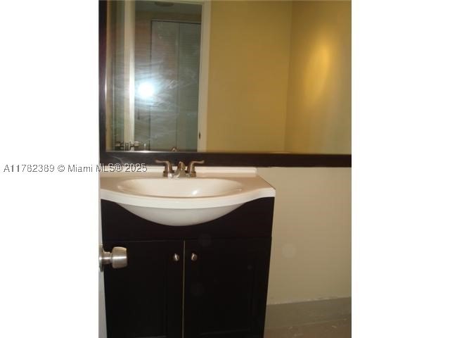 LARGE 1 BED,1.5 BATHS ON HIGH FLOOR..RENOVATED...NEW STAINLESS - photo 36