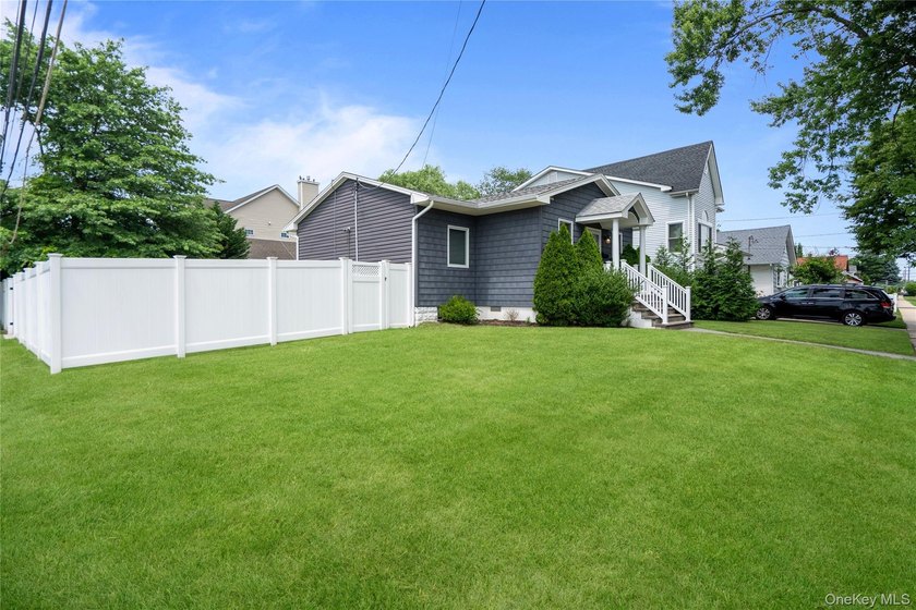 Welcome to this Beautifully Renovated Ranch-Style Home in - photo 3