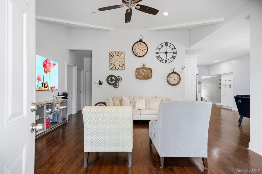 Welcome to this Beautifully Renovated Ranch-Style Home in - photo 7