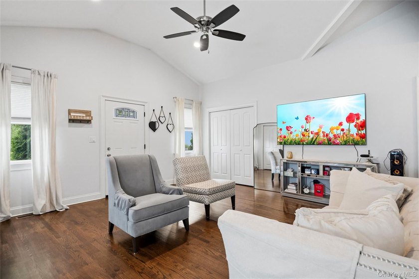 Welcome to this Beautifully Renovated Ranch-Style Home in - photo 8