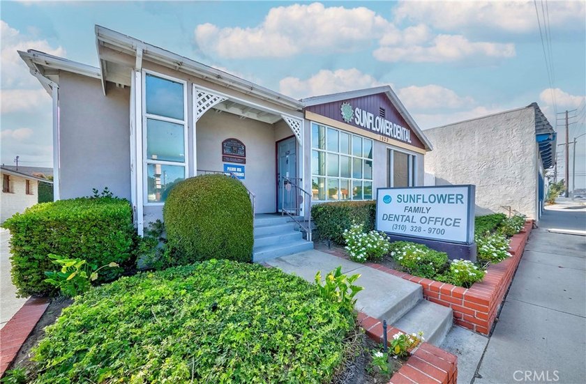 Feels Like New! A Great Opportunity to Own Good Size (2,324 - photo 3
