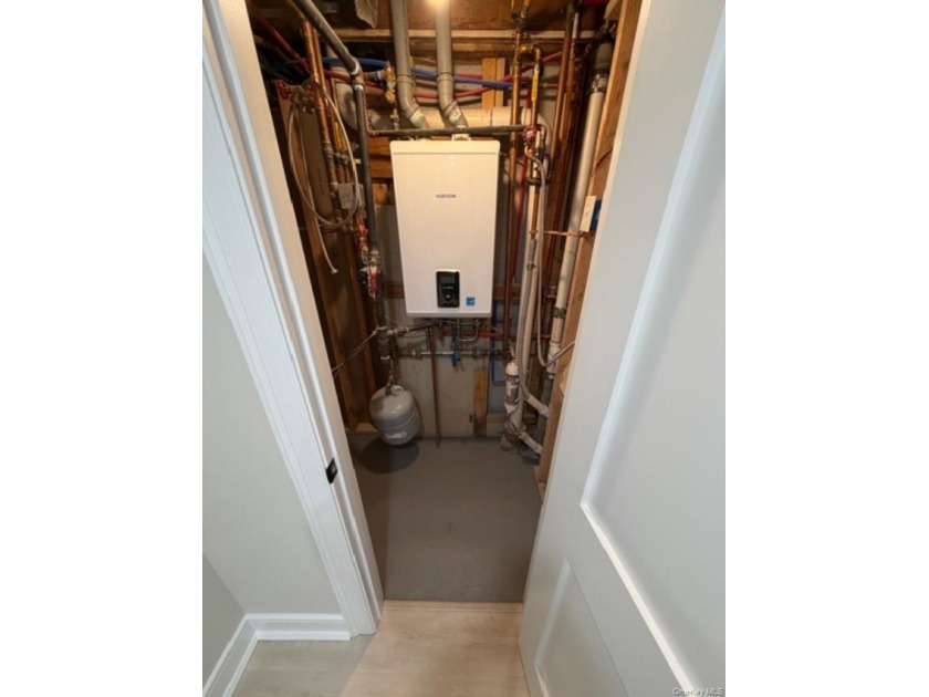 An absolute magnificent completely redone waterfront home in - photo 21