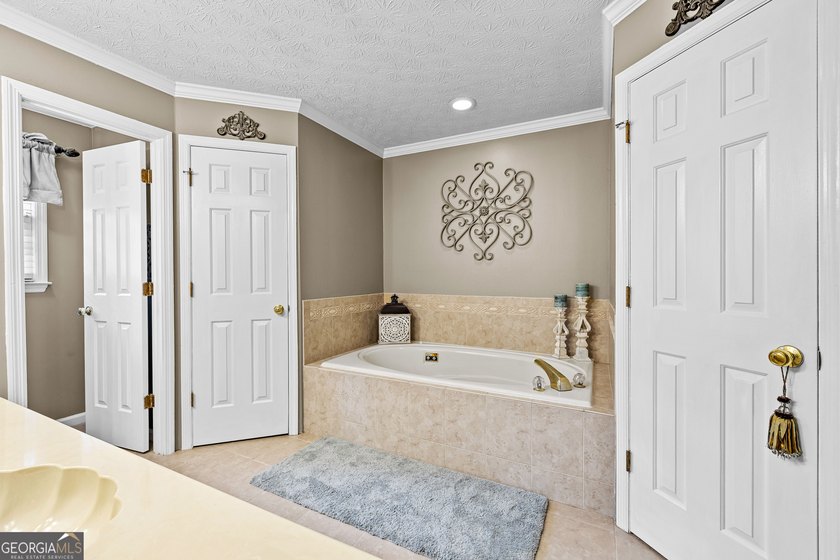 Beautiful 4BR/4.5BA ranch with an optional 5th bedroom in the - photo 41
