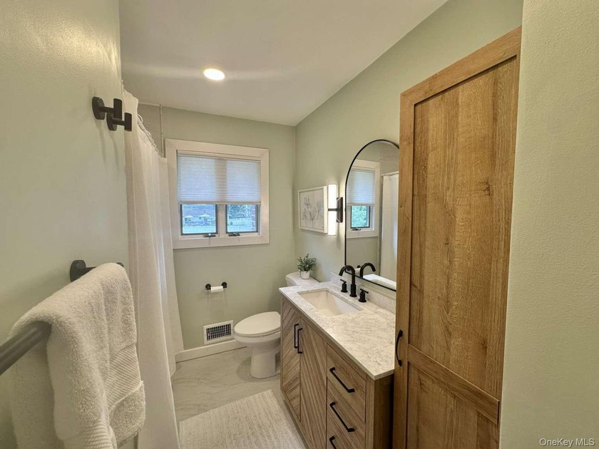 Enjoy the balance of comfort and convenience in this 4-bedroom - photo 8