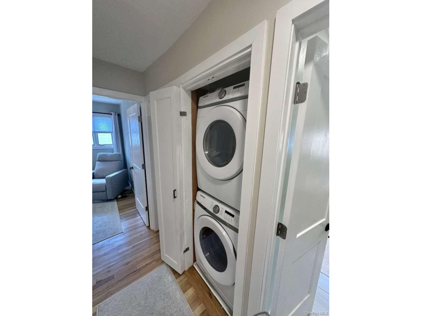 Enjoy the balance of comfort and convenience in this 4-bedroom - photo 9