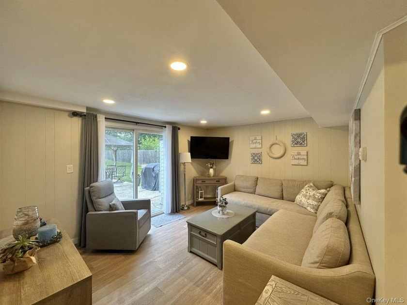 Enjoy the balance of comfort and convenience in this 4-bedroom - photo 10