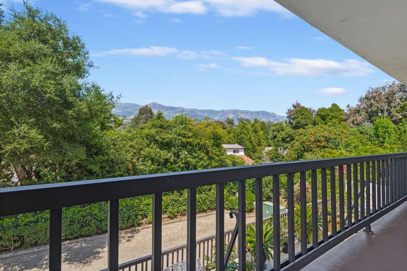 Ideally positioned just moments from Butterfly Beach, the Music - photo 18