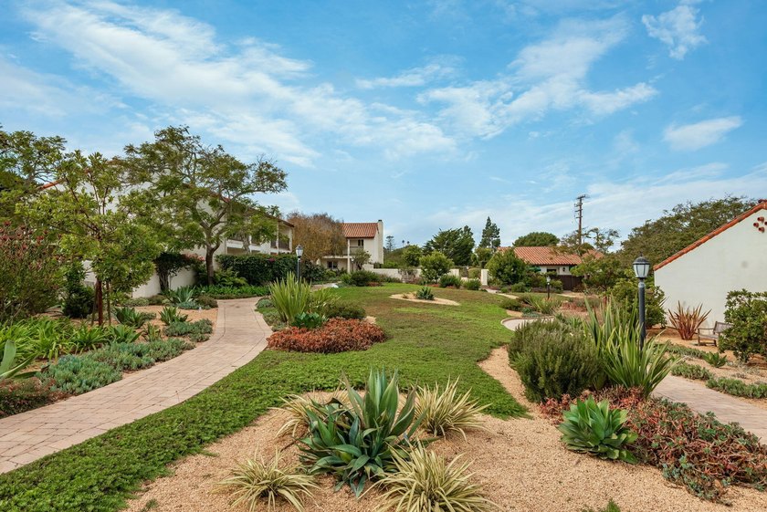 Ideally positioned just moments from Butterfly Beach, the Music - photo 25