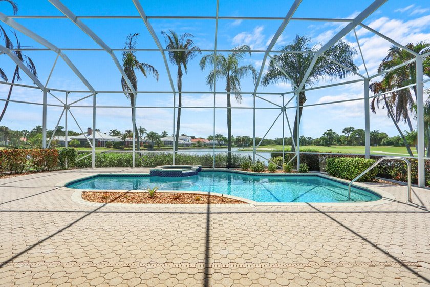 Nestled in the highly sought-after Ballantrae gated golf course - photo 5