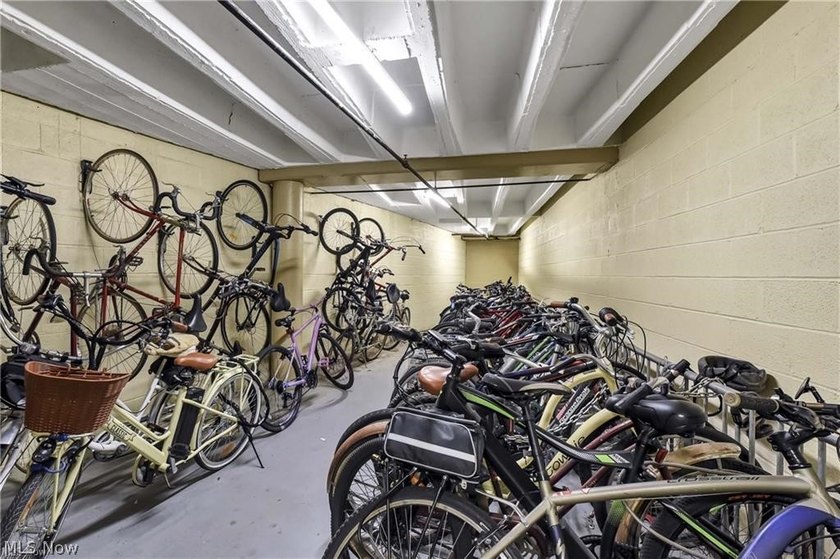 Enjoy effortless high-rise living in this 10th-floor condo at - photo 32