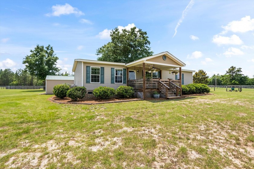 Welcome to a beautifully maintained, turn-key equestrian - photo 3