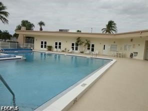 Enjoy effortless living in this bright 1-bedroom, 1-bathroom - photo 3