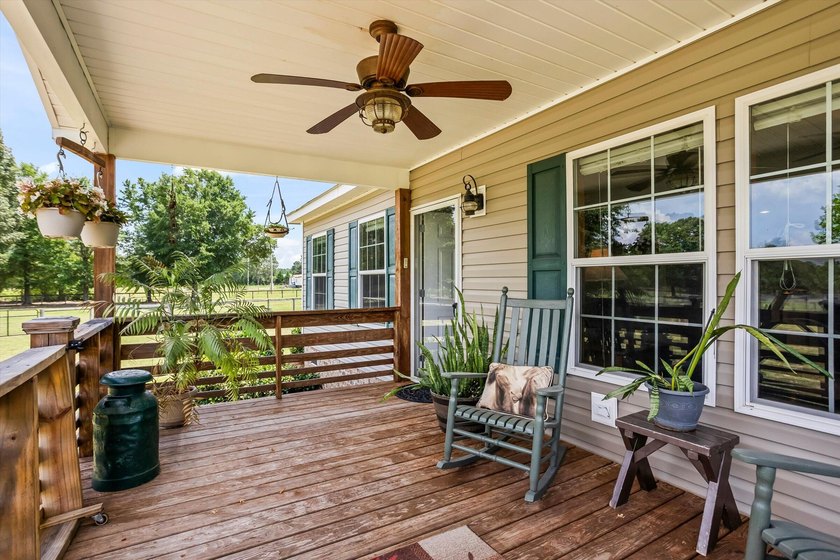 Welcome to a beautifully maintained, turn-key equestrian - photo 5