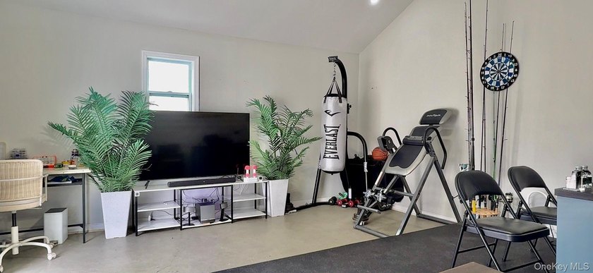 2-dwelling semi-detached with private driveway &amp; 400 Sq ft - photo 5
