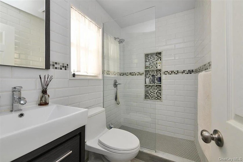 2-dwelling semi-detached with private driveway &amp; 400 Sq ft - photo 10