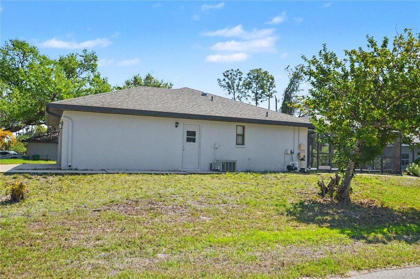 Don't miss this opportunity to own a pool home on a desirable - photo 4
