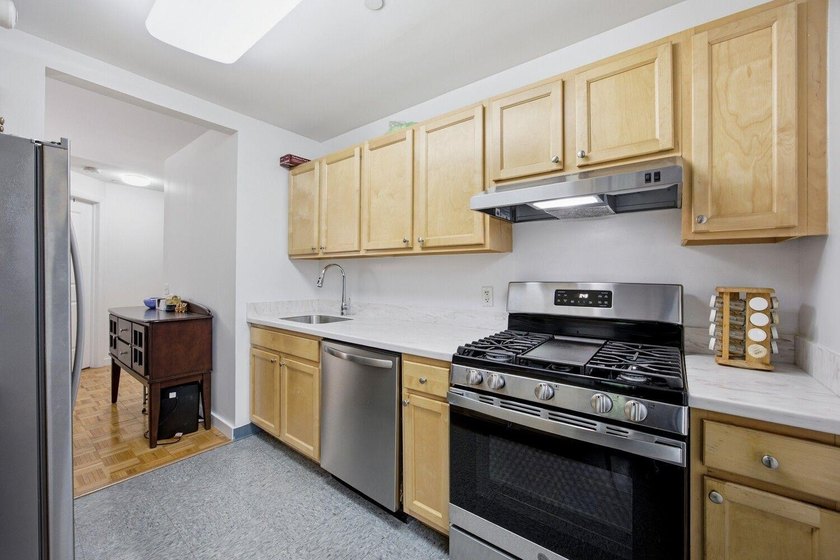 Welcome to Residence 109 at The Maynard, where timeless Brooklyn - photo 10