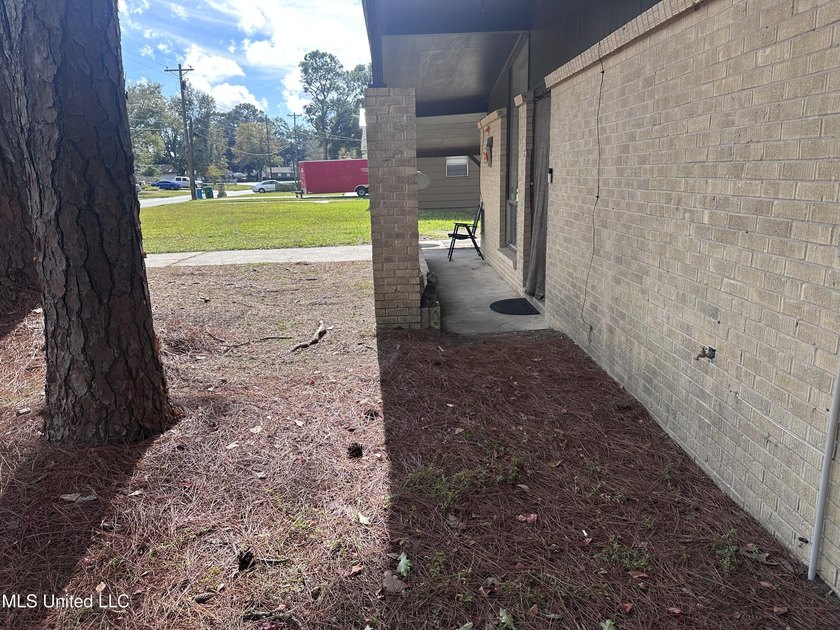 Brick home on a slab with a long time Tenant, willing to stay on - photo 11