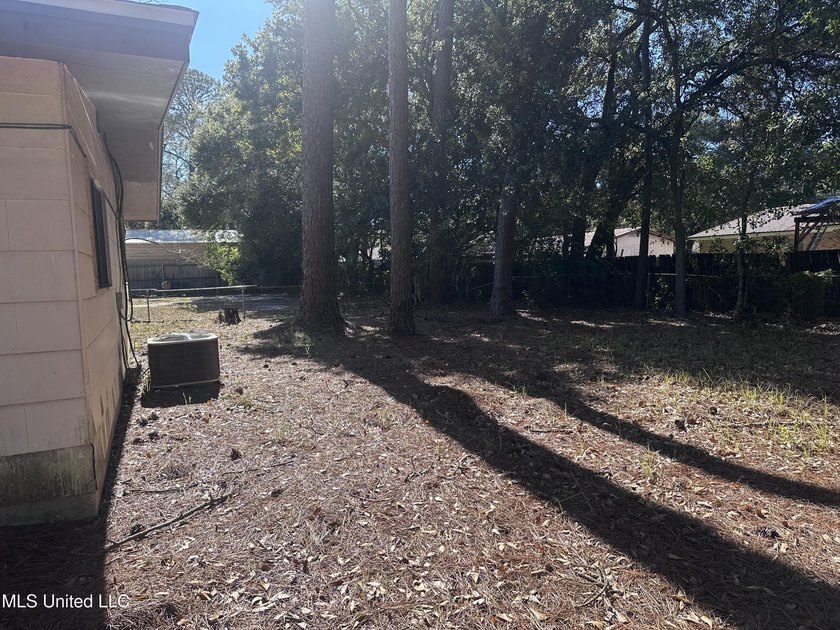 Brick home on a slab with a long time Tenant, willing to stay on - photo 13