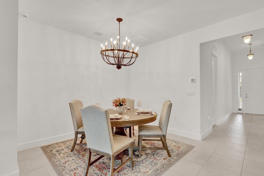 Welcome to luxury living in the highly sought-after Valencia - photo 13
