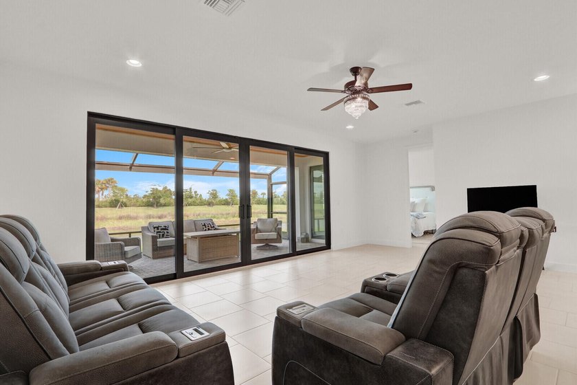 Welcome to luxury living in the highly sought-after Valencia - photo 14