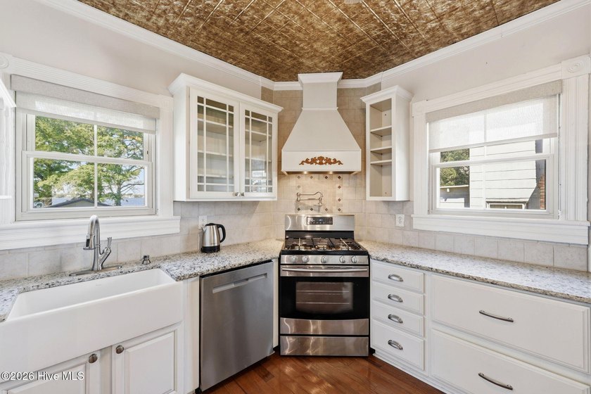 Experience stunning waterfront living directly across the Neuse - photo 16