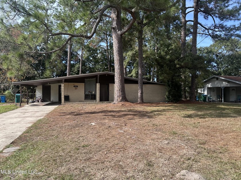 Brick home on a slab with a long time Tenant, willing to stay on - photo 20