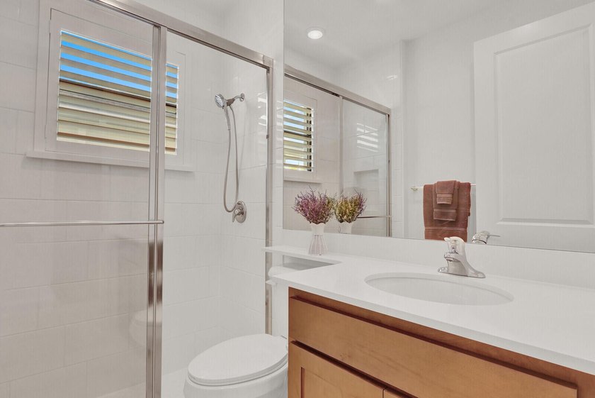 Welcome to luxury living in the highly sought-after Valencia - photo 22