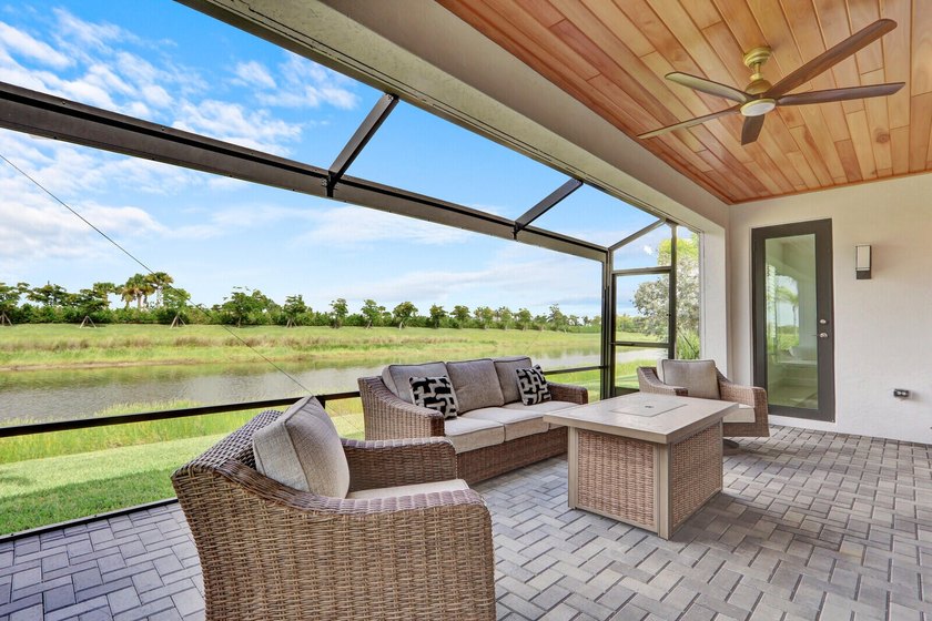 Welcome to luxury living in the highly sought-after Valencia - photo 24