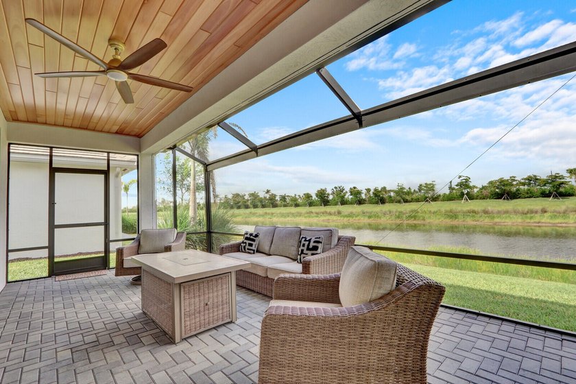 Welcome to luxury living in the highly sought-after Valencia - photo 25
