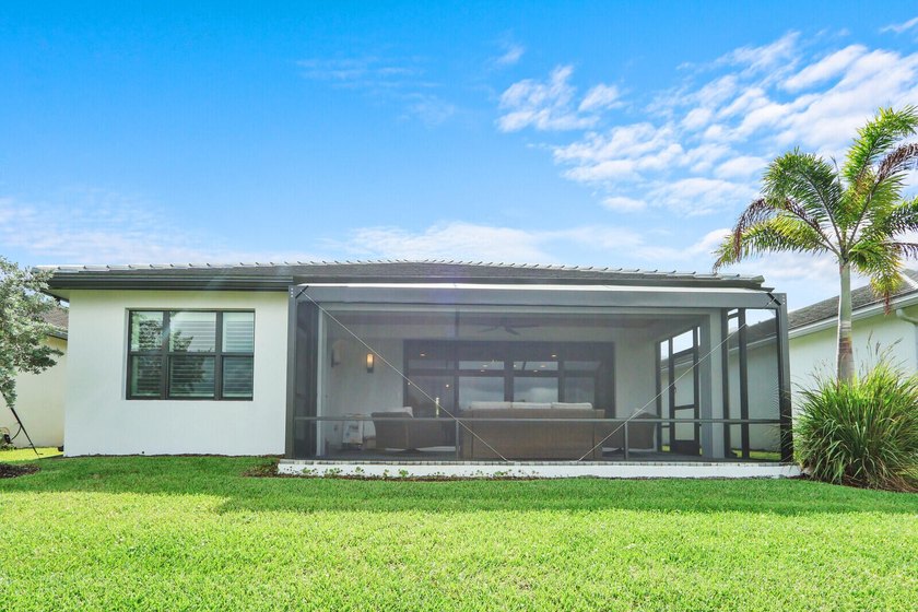 Welcome to luxury living in the highly sought-after Valencia - photo 26