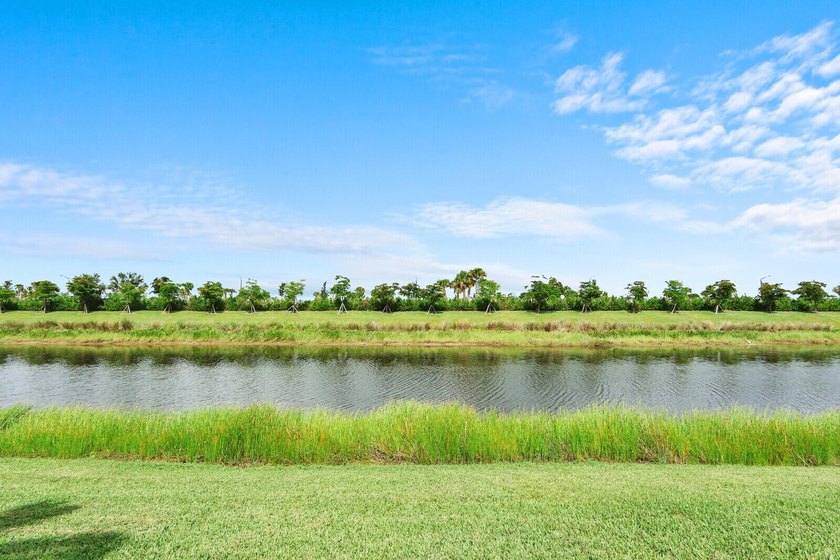 Welcome to luxury living in the highly sought-after Valencia - photo 27