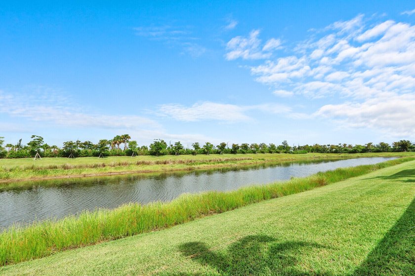 Welcome to luxury living in the highly sought-after Valencia - photo 29