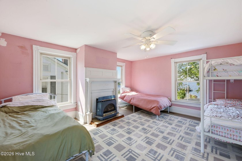 Experience stunning waterfront living directly across the Neuse - photo 30