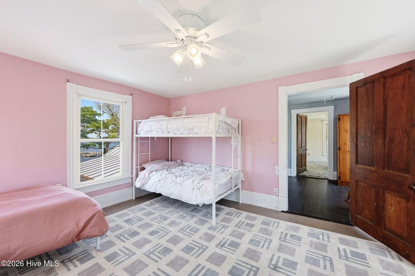 Experience stunning waterfront living directly across the Neuse - photo 31