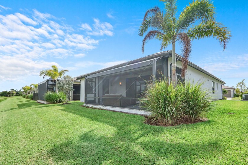 Welcome to luxury living in the highly sought-after Valencia - photo 31