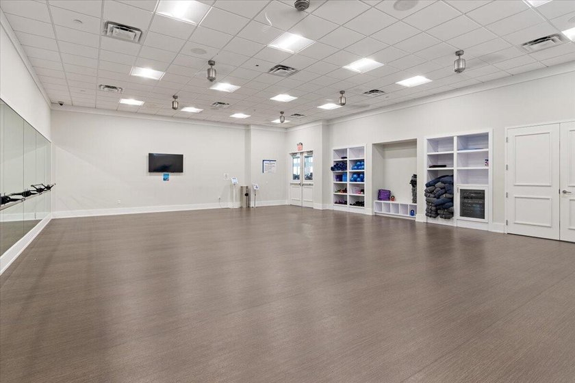 Welcome to luxury living in the highly sought-after Valencia - photo 40