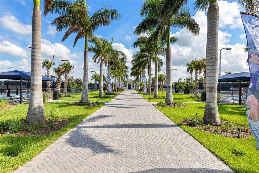 Welcome to luxury living in the highly sought-after Valencia - photo 42