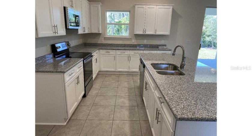 REDUCED PRICE!! MOVE IN READY!! New construction. This 4 bedroom - photo 3