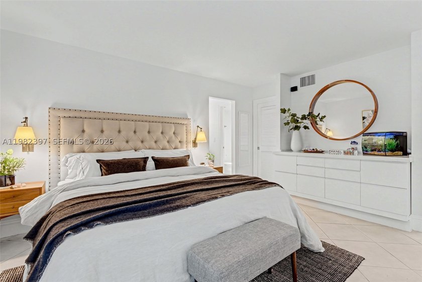 Explore a beautifully renovated first-floor condo with garage - photo 29