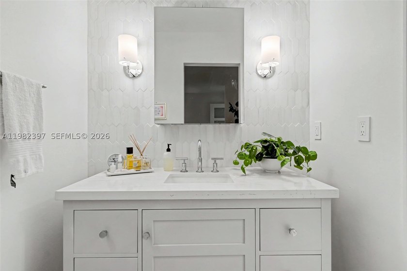 Explore a beautifully renovated first-floor condo with garage - photo 34
