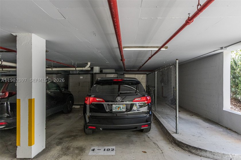 Explore a beautifully renovated first-floor condo with garage - photo 41